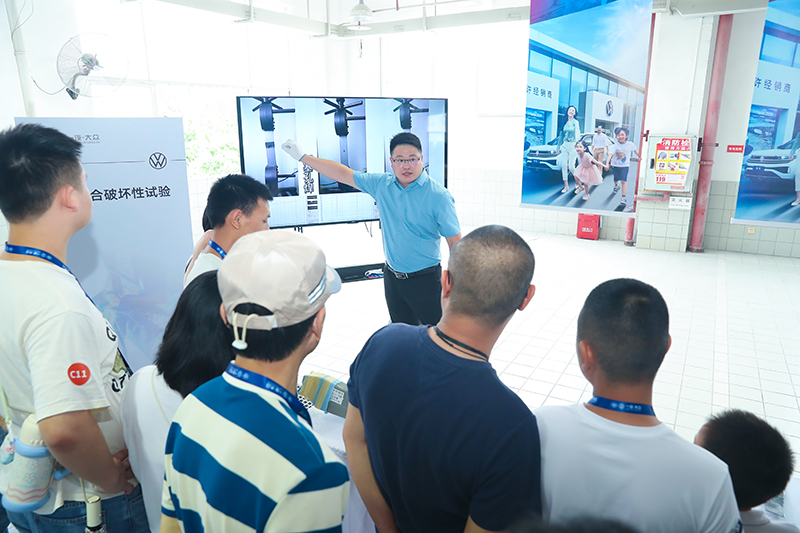 鉑銳助力-2025一汽-大?鈑眾?噴客戶服務(wù)節(jié)-重慶站 (7)