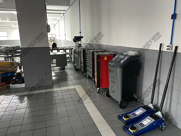 廣東哪吒汽車4S店-佛山哪吒汽車銷售服務(wù)有限公司-機(jī)修車間2