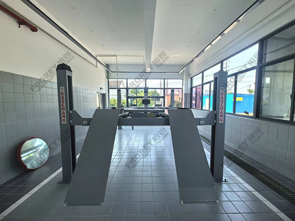 江蘇比亞迪4S店-蘇州比亞迪四柱舉升機(jī)