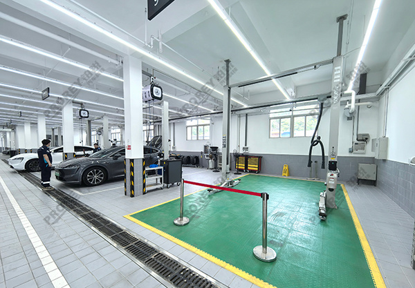 湖北鴻蒙智行4S店-武漢建銀華城 (6)