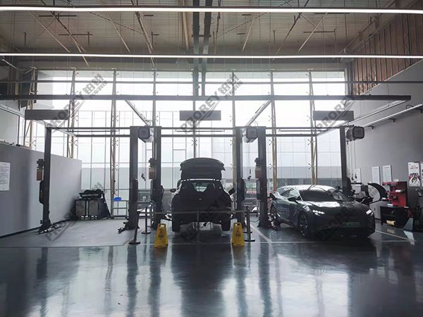 重慶高合4S店-重慶華人運(yùn)通-機(jī)修車間01