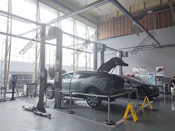 重慶高合4S店-重慶華人運(yùn)通-機(jī)修車間02