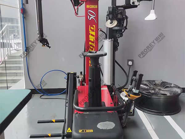 重慶高合4S店-重慶華人運(yùn)通-拆胎機(jī)