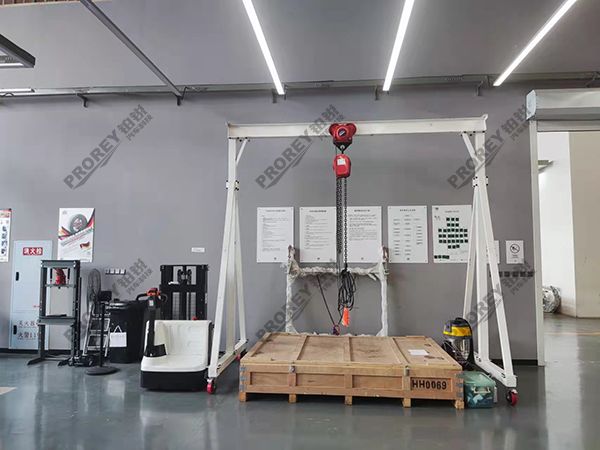 重慶高合4S店-重慶華人運(yùn)通-吊機(jī)