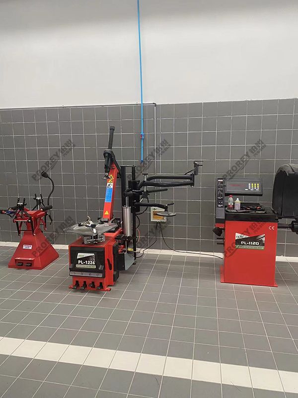 山東智己4S店-濟(jì)南潤智行PULI扒胎機(jī)