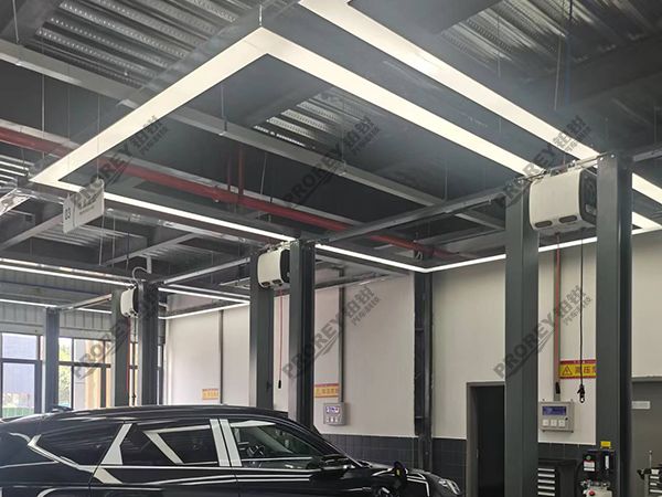 廣東利泰極狐4S店-佛山南莊利泰極狐中心-機(jī)修車(chē)間