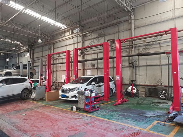 北京東風(fēng)本田4S店-北京鴻粵田-機(jī)修車間5